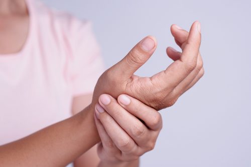 Revmatoid artrit xəstəliyi nədir? Əlamətləri və Müalicəsi - saglamyasha az