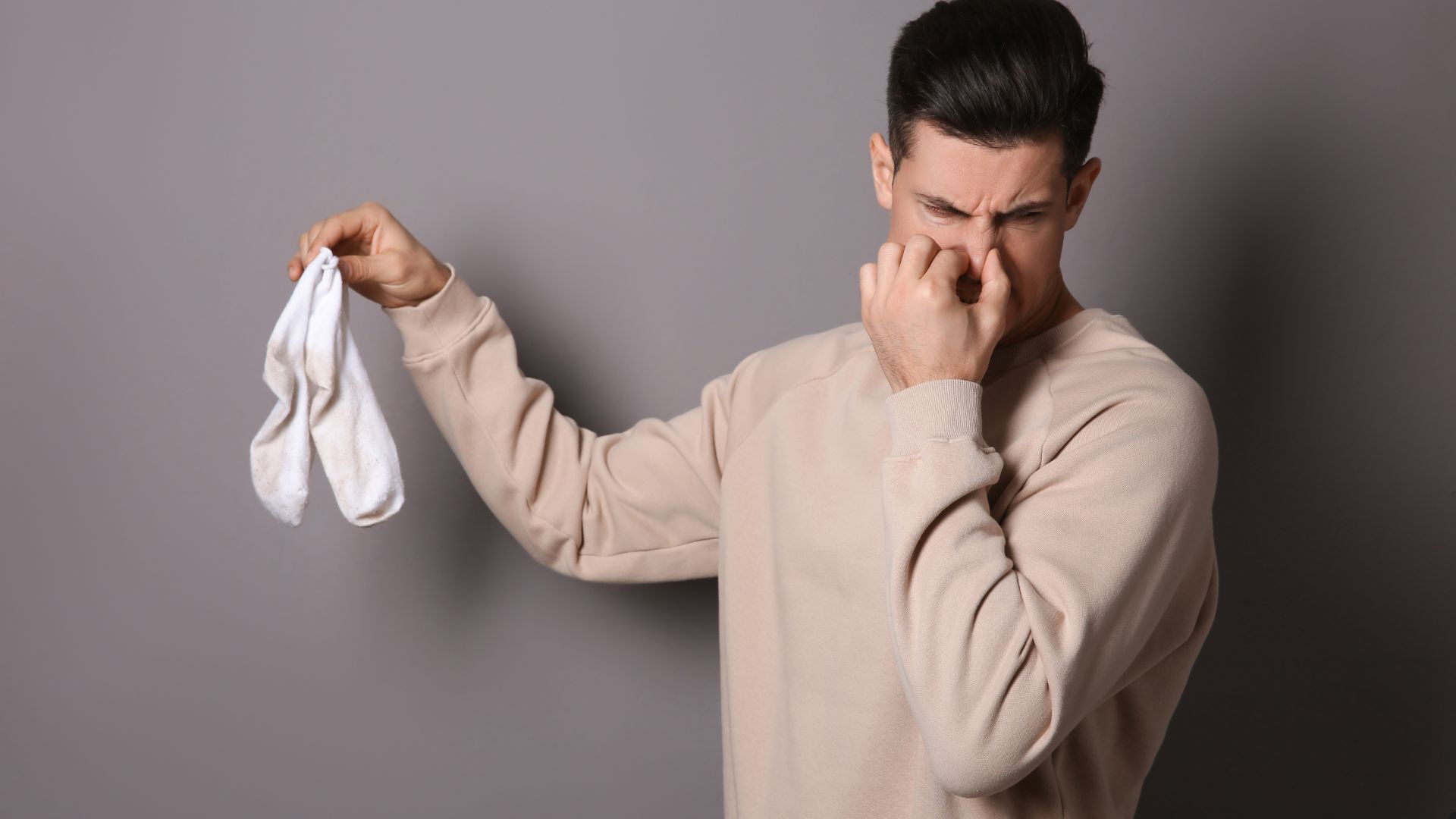 Ayaq qoxusunun qarşısının alınması