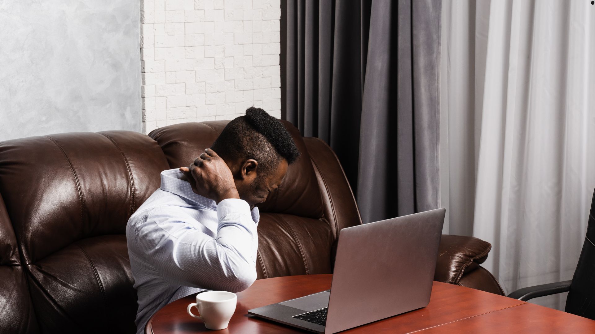 Boyun disk yırtığının simptomları